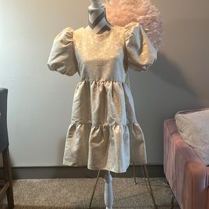 Jacquard Forever 21 dress with puff sleeves